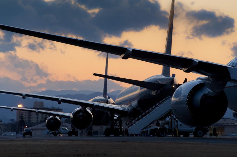 Free Image of Large Jetliner on Airport Tarmac 