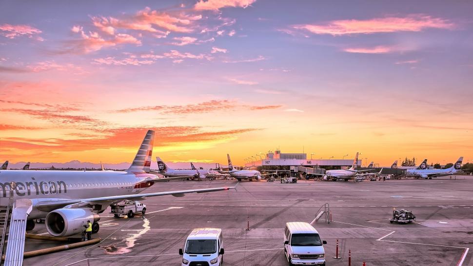 Free Image of Large Jetliner on Airport Tarmac 