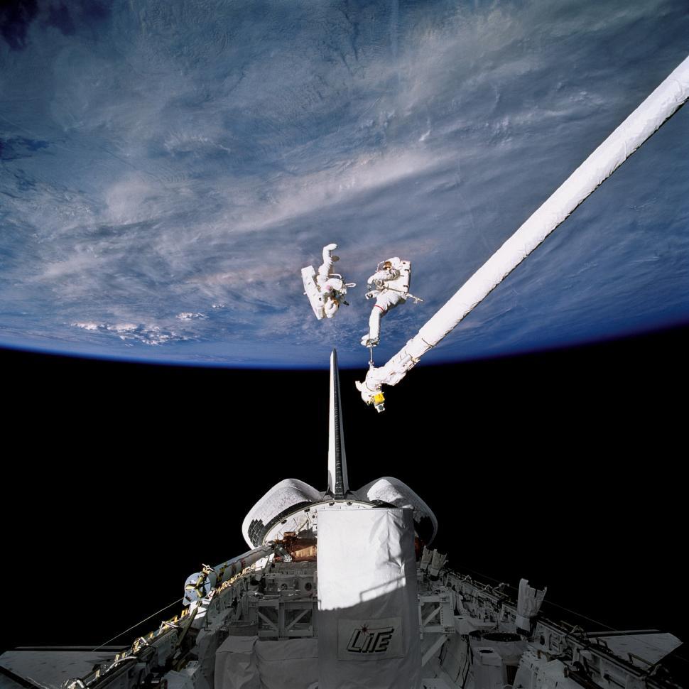 Free Image of Space Station With Space Shuttle Background 