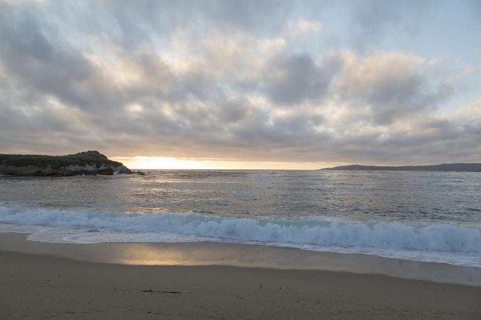 Free Image of Beach Landscape With Waves Crashing 