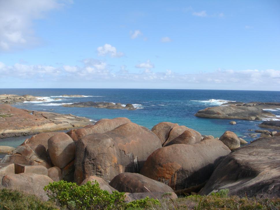 Free Image of Ocean View From Rocky Shore 