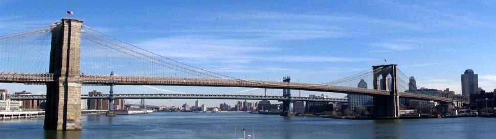 Free Image of Impressive Bridge Over Vast Waterway 