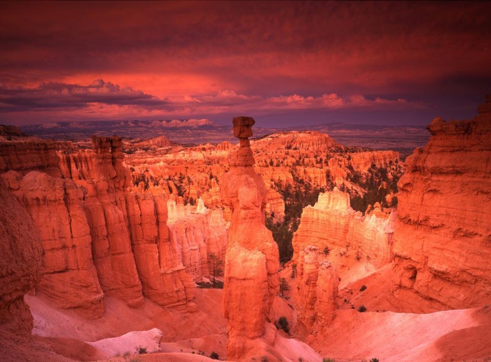 Free Image of Snowy Rocky Landscape 