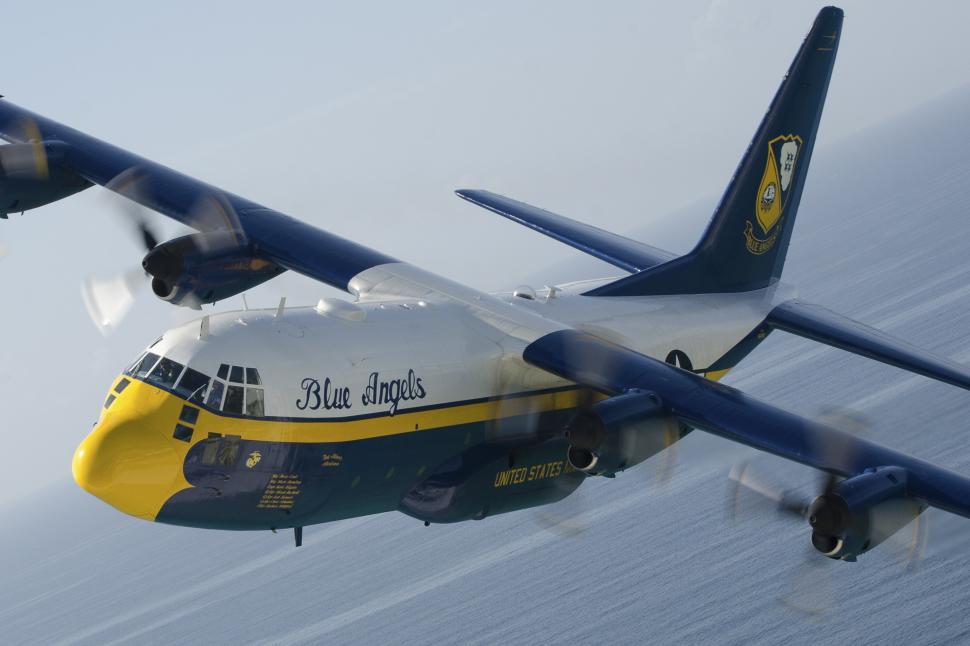 Free Image of Blue and White Plane Flying in the Sky 