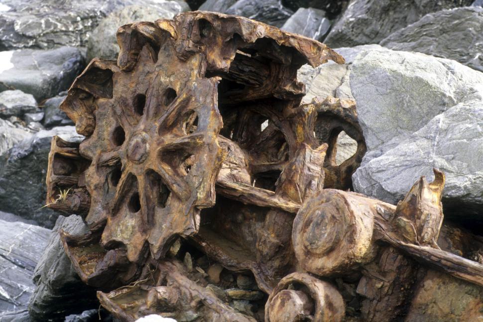 Free Image of weathered machine 