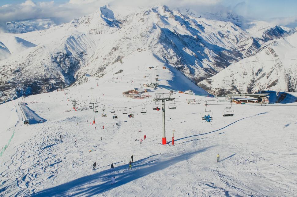 Free Image of Snow-Covered Mountain With Ski Lift 