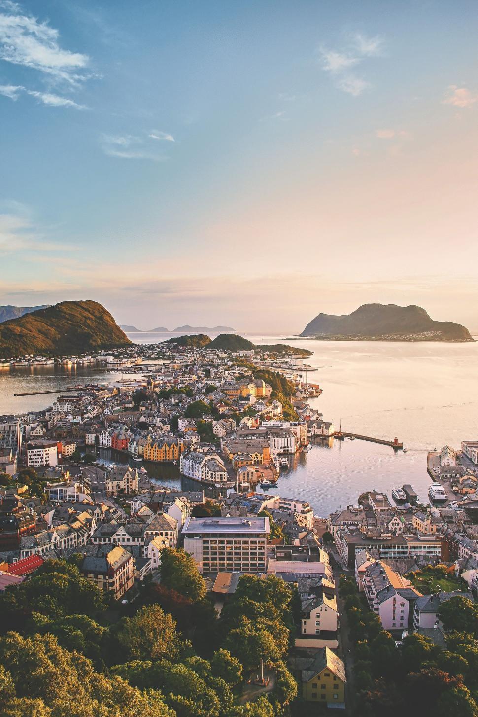Free Image of Aerial View of City and Body of Water 