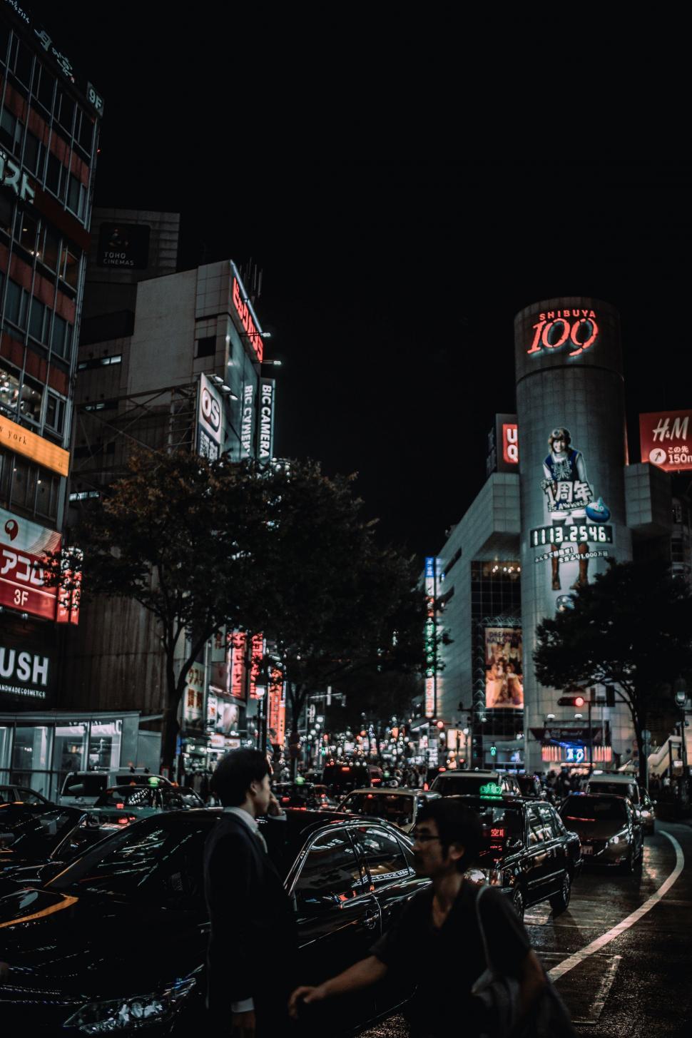 Free Image of Bustling City Street Filled With Traffic at Night 