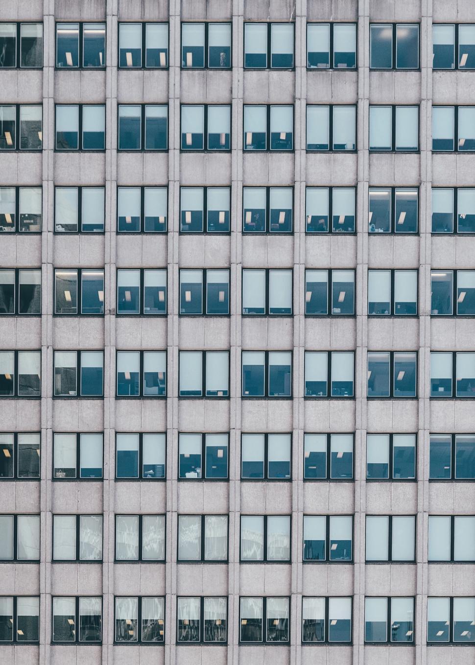 Free Image of Towering Skyscraper With Numerous Windows 