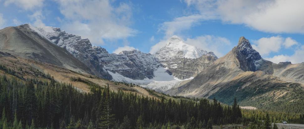 Free Image of Majestic View of Snow-Capped Mountain Range 