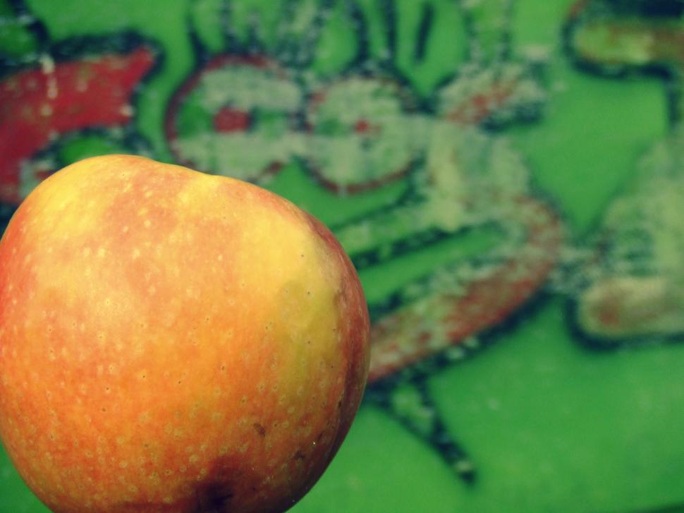 Free Image of skeeting apple 