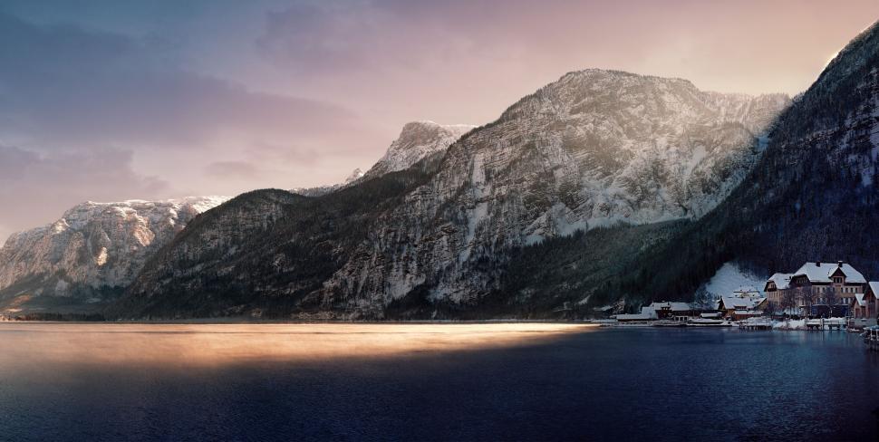 Free Image of Majestic Mountain Lake Surrounded by Peaks 