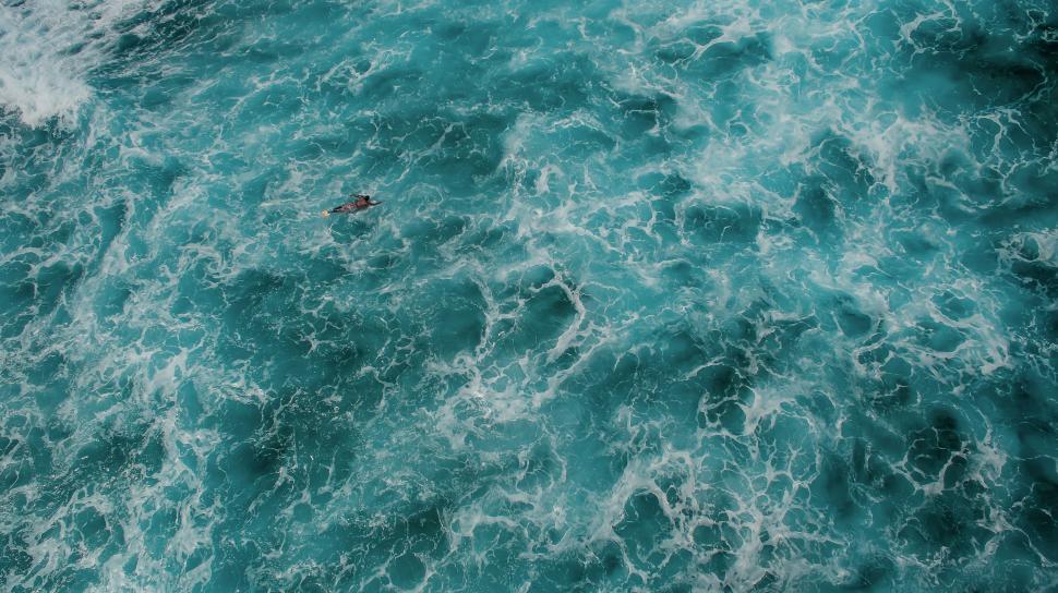 Free Image of Boat Sailing in the Ocean 
