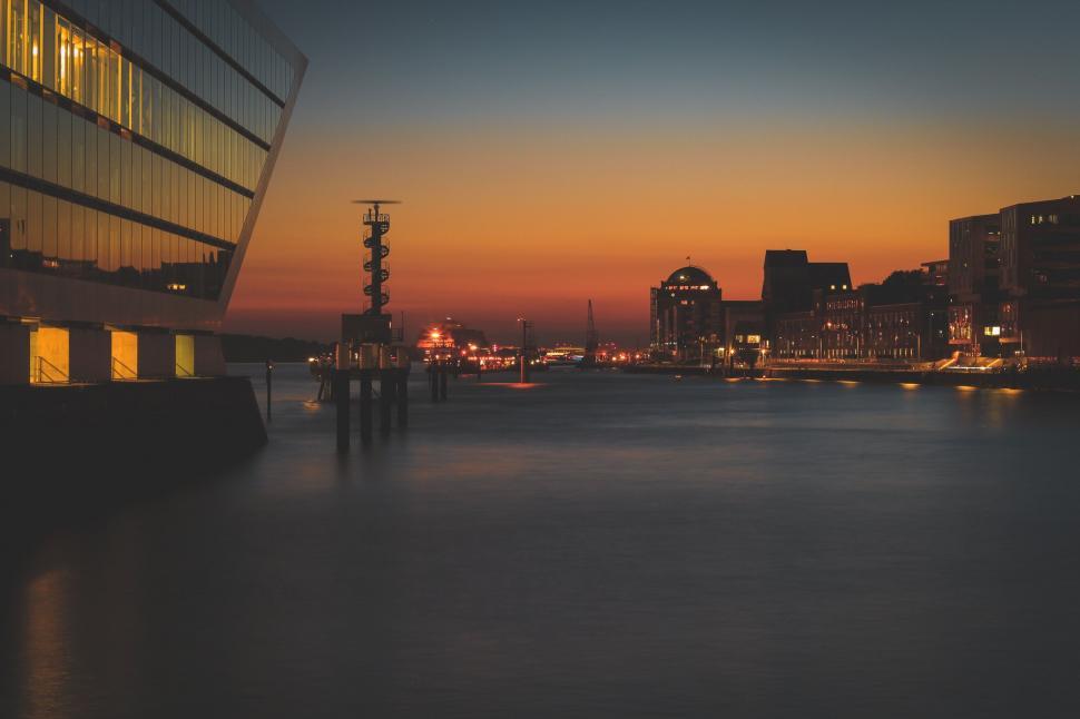 Free Image of Cityscape Overlooking a Body of Water 