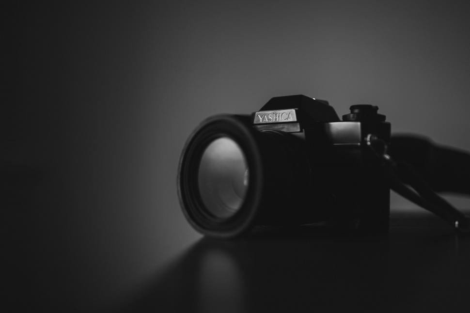 Free Image of Vintage Camera in Black and White 