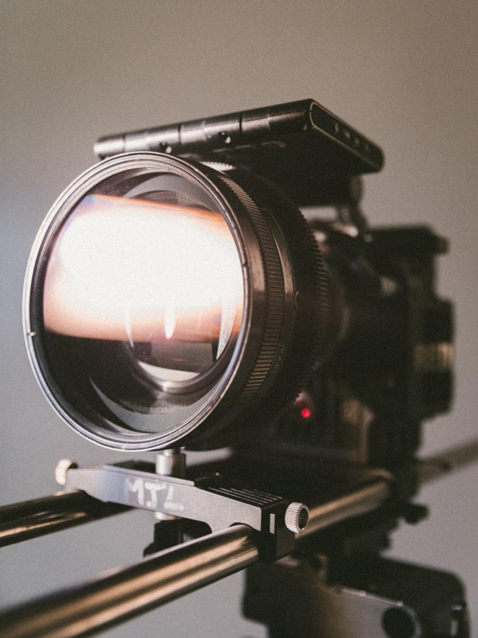 Free Image of Close Up of Camera on Tripod 