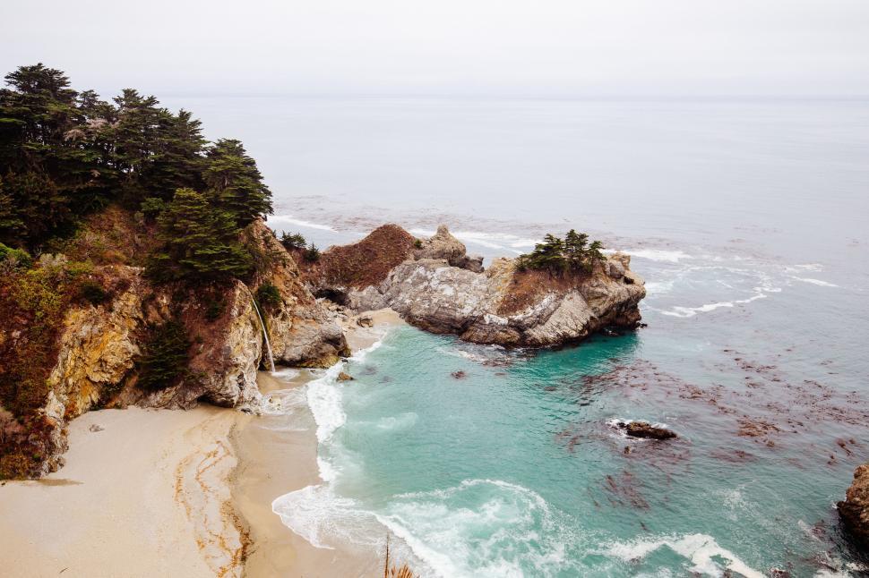 Free Image of Panoramic Ocean View From Cliff Top 