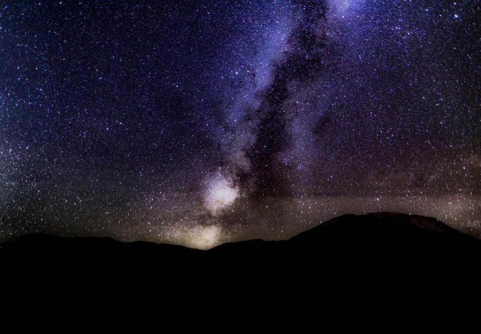 Free Image of Starry Night Sky With Clouds 