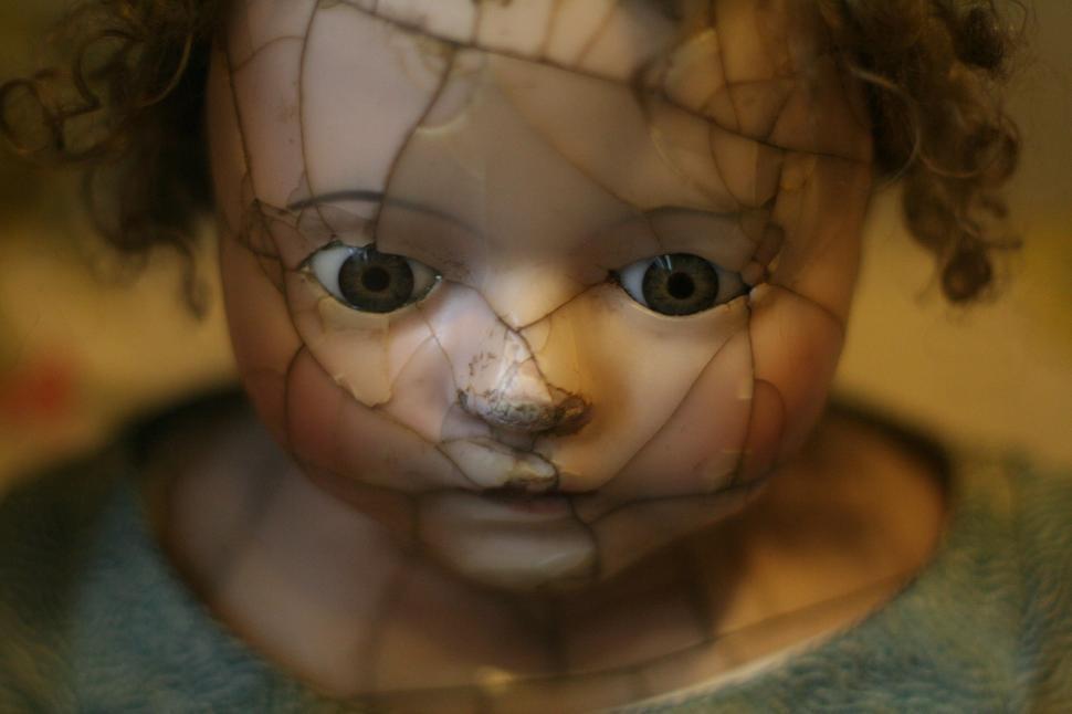 Free Image of Digital Painting of a Childs Face 