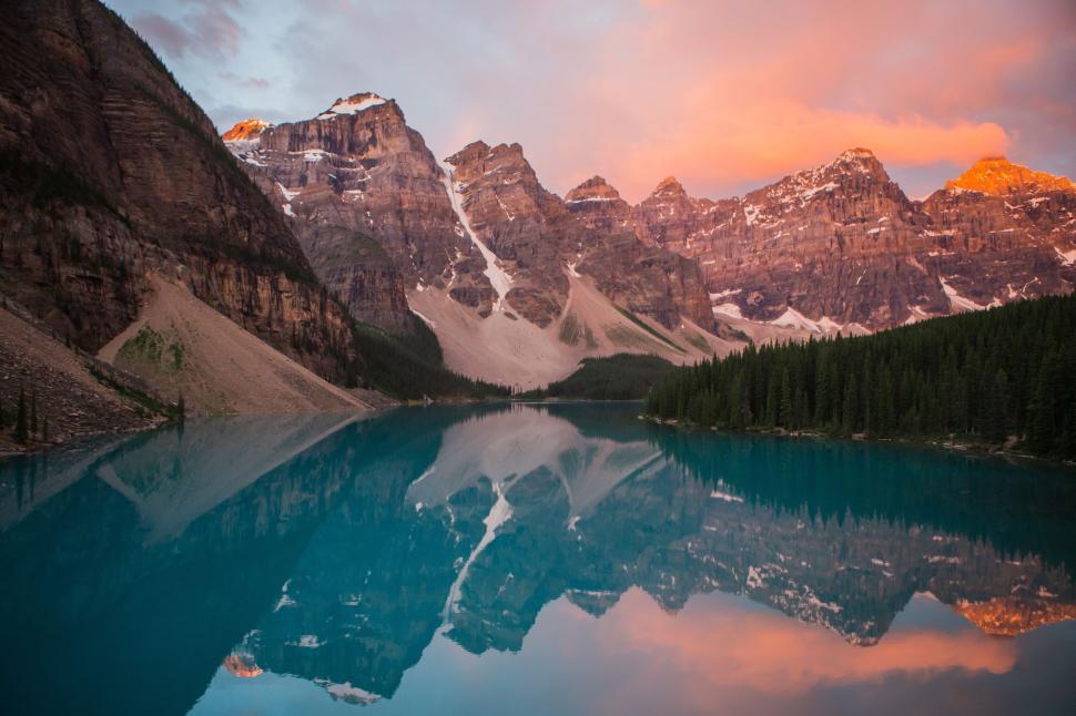 Free Image of Lake Surrounded by Mountains Under Cloudy Sky 