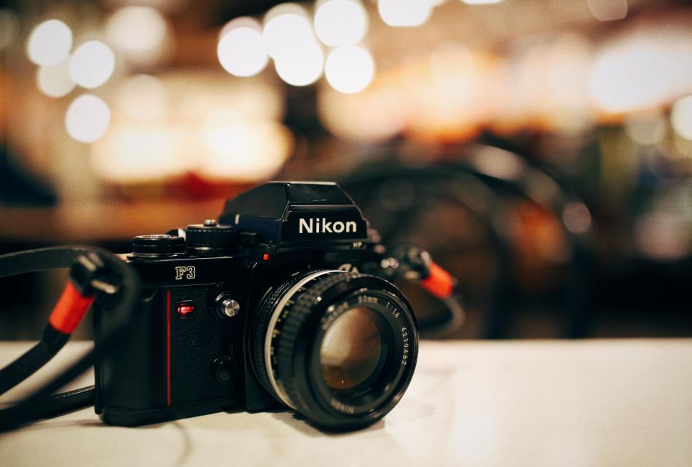 Free Image of Camera on Table 