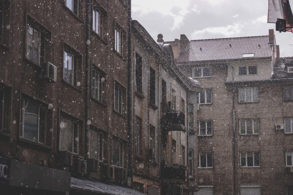 Free Image of Busy City Street Intersecting With Pedestrians and Traffic 