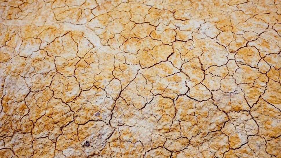 Free Image of Yellow and White Background With Cracks 