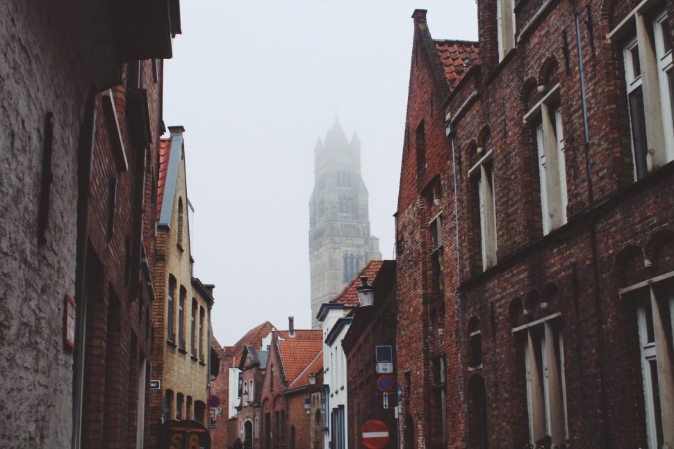 Free Image of Urban Street Scene With Tall Building 