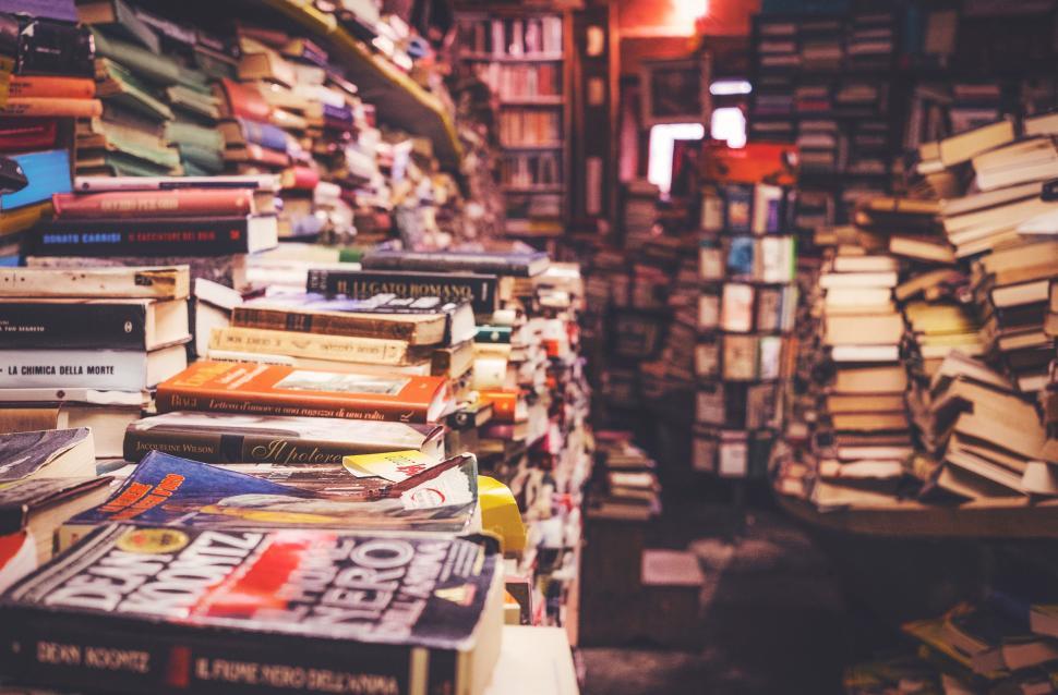 Free Image of Busy Book Store Filled With Books 