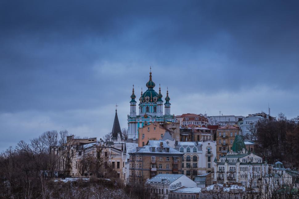Free Image of Large Building With Steeple 