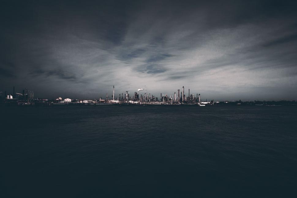 Free Image of Cityscape at Night 