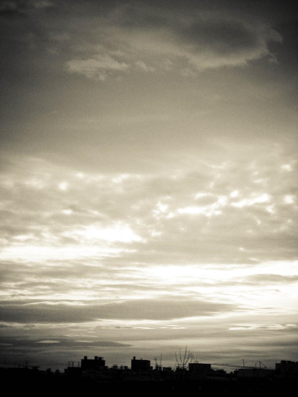 Free Image of sky in black and white 