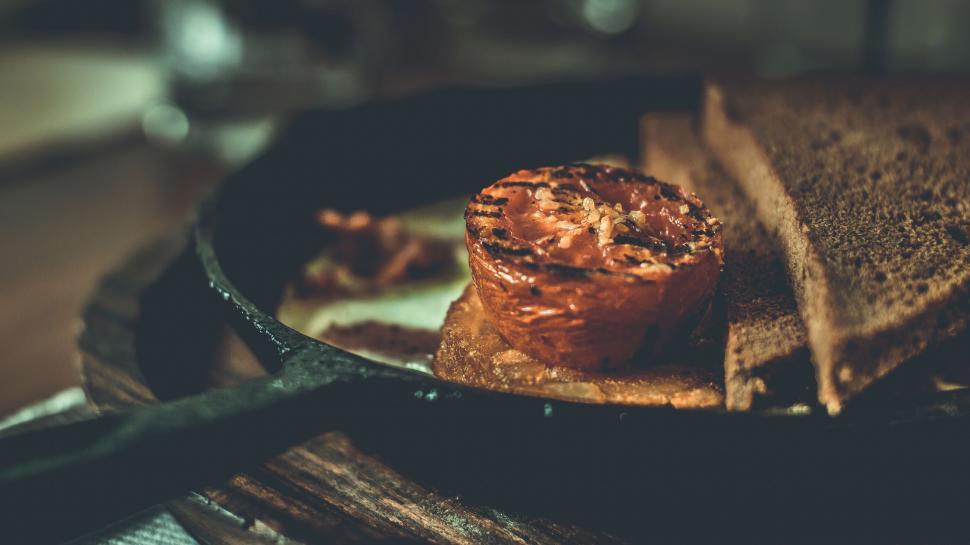 Free Image of Bread on Pan 