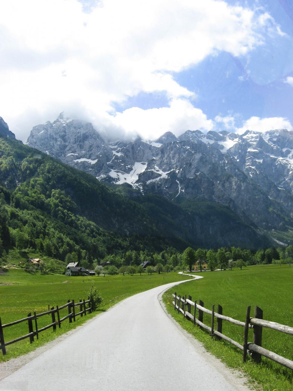 Free Image of Alpine countryside 