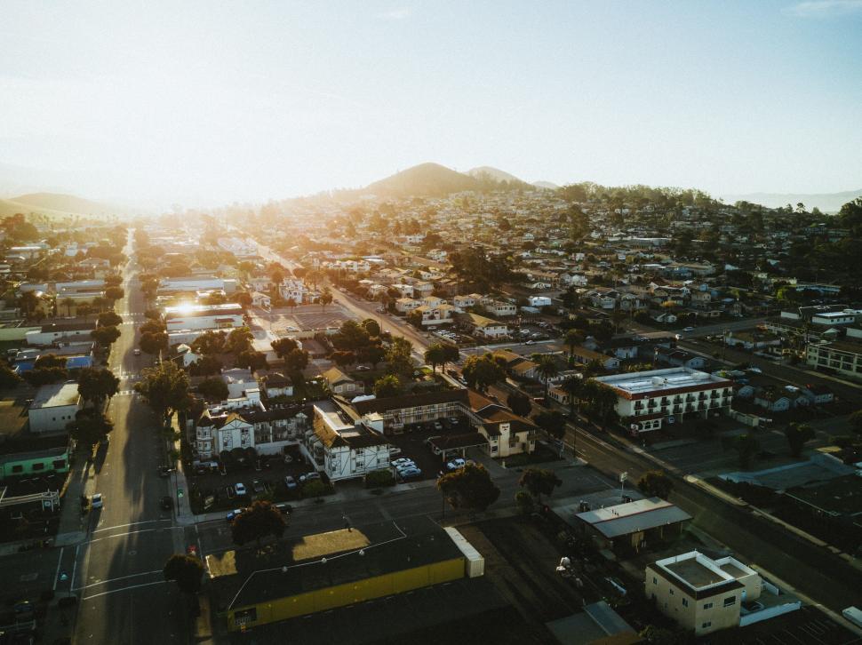 Free Image of Aerial View of City With Mountains in Background 