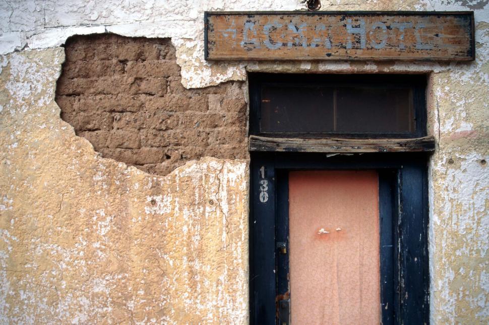 Free Image of Adobe Hotel doorway 