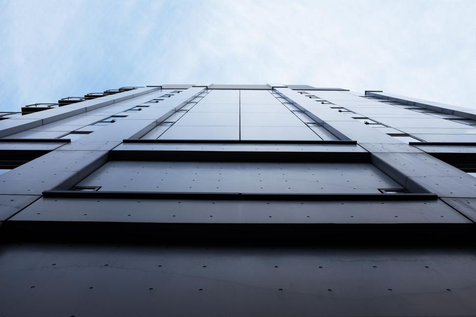 Free Image of Towering Skyscraper With Numerous Windows 