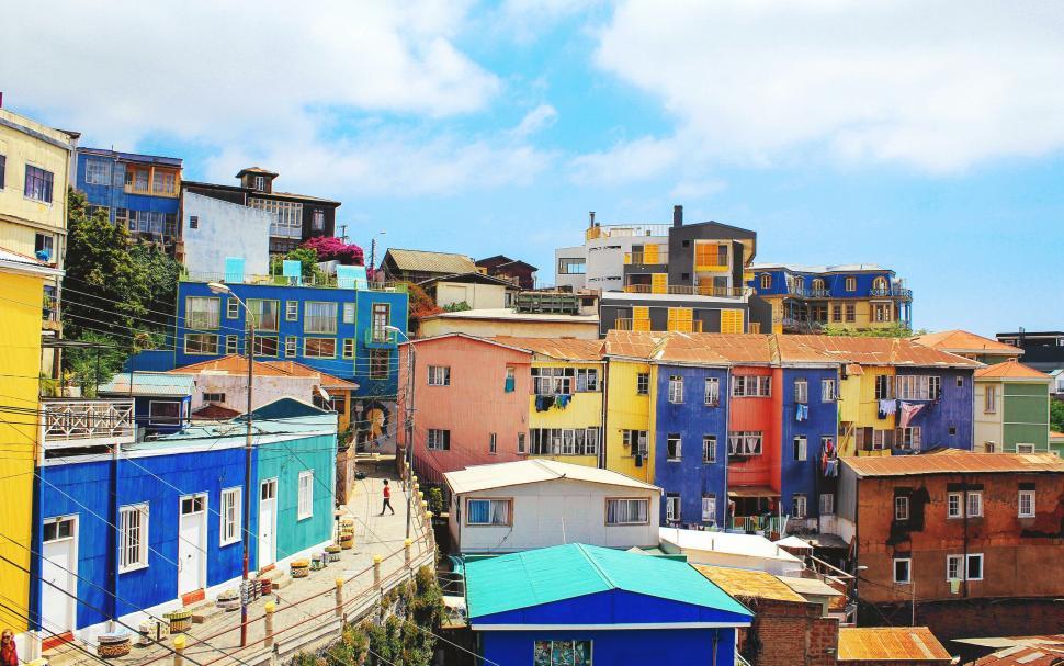Free Image of Vibrant Cityscape With Colorful Buildings 