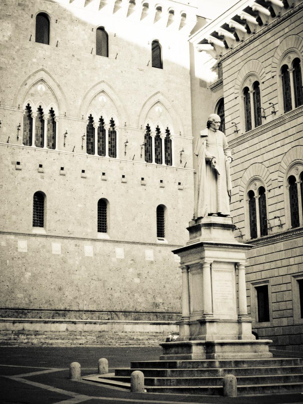 Free Image of siena monument 