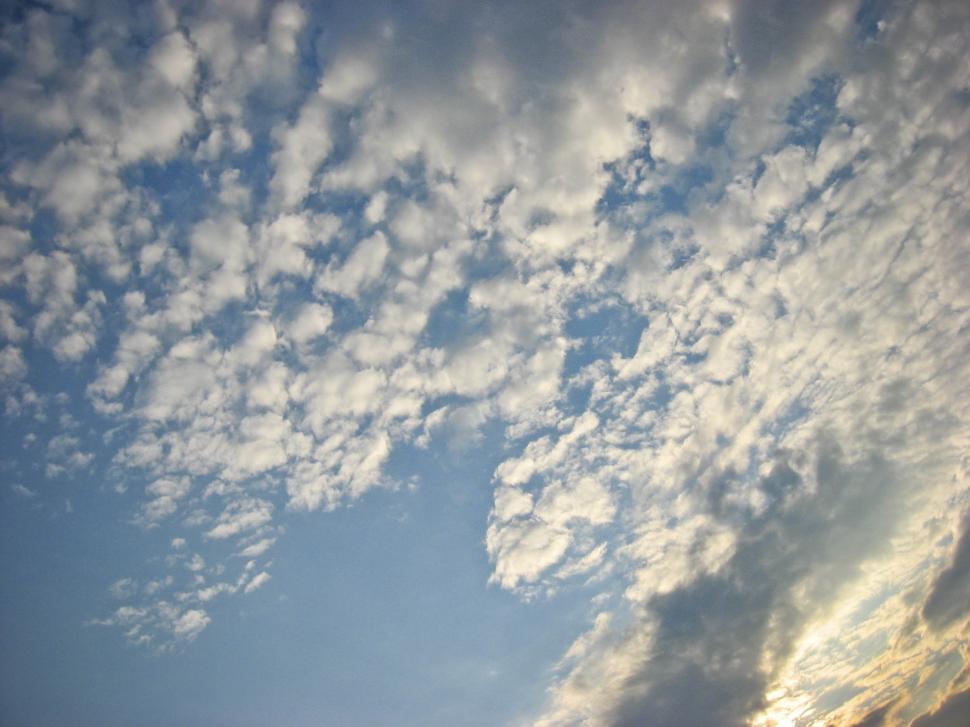 Free Image of colorful cloudy sky 