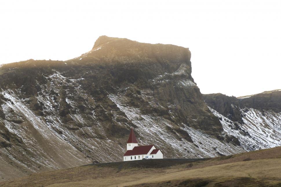 Free Image of White House on Snowy Hill 