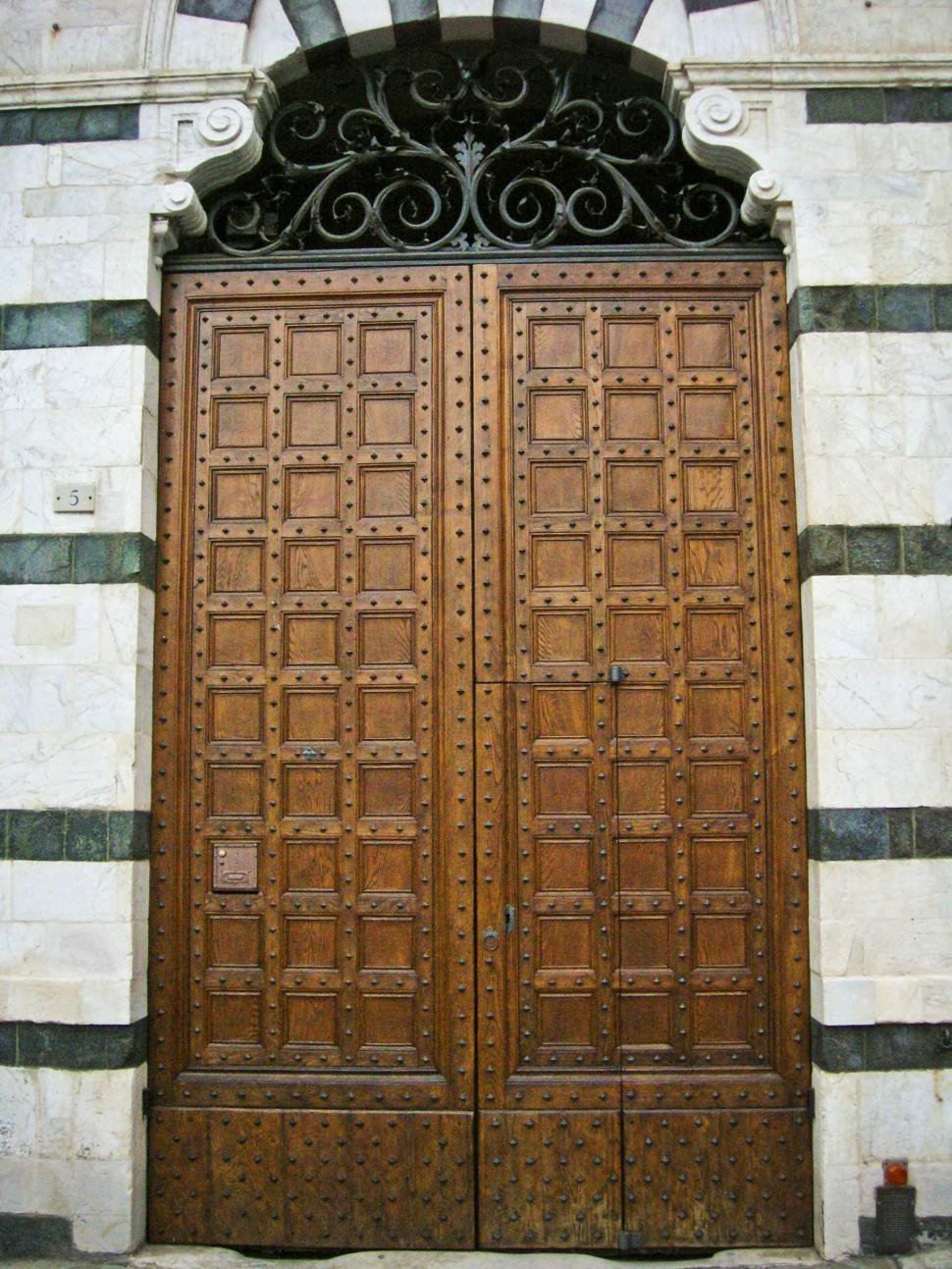 Free Image of old door 