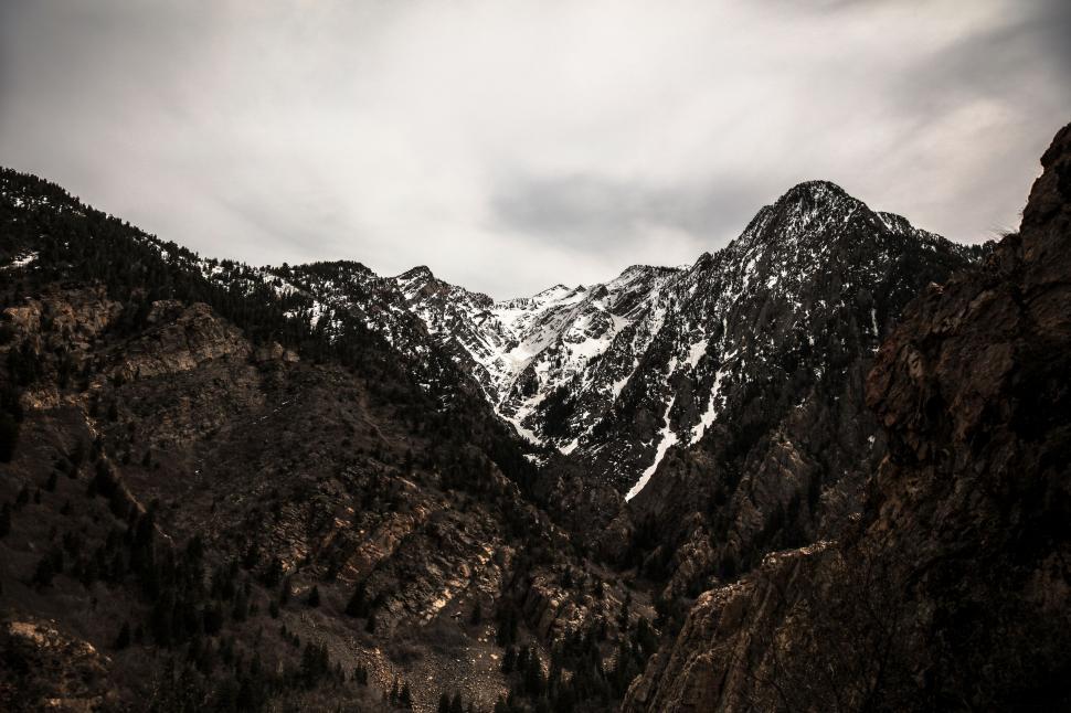 Free Image of Majestic Mountain Range in Black and White 