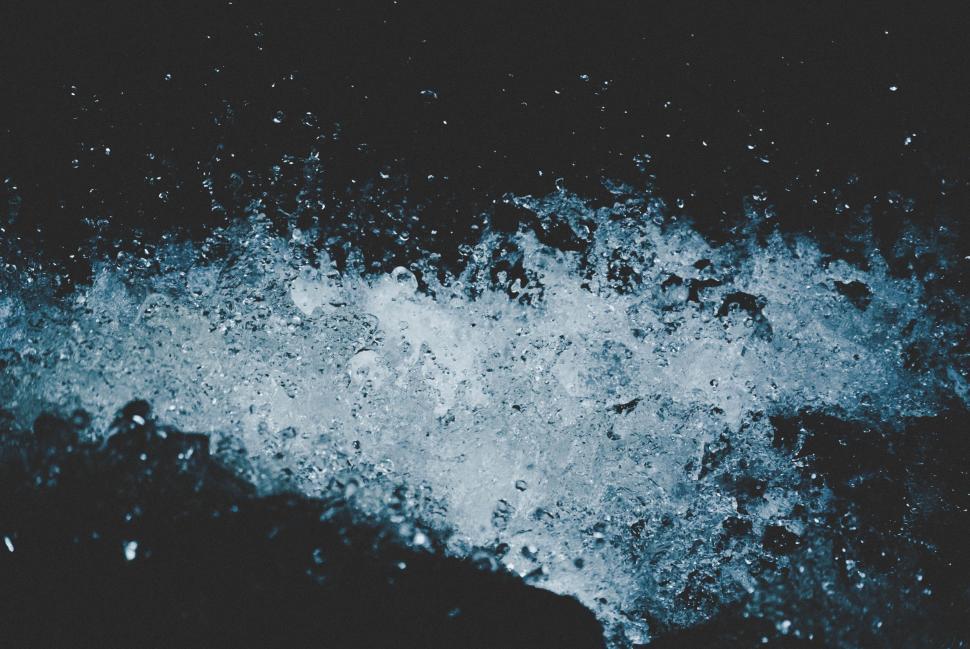 Free Image of Dark Background in Black and White 