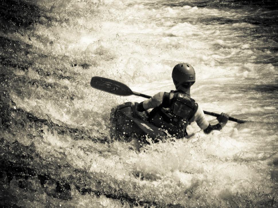 Free Image of Paddling on river 
