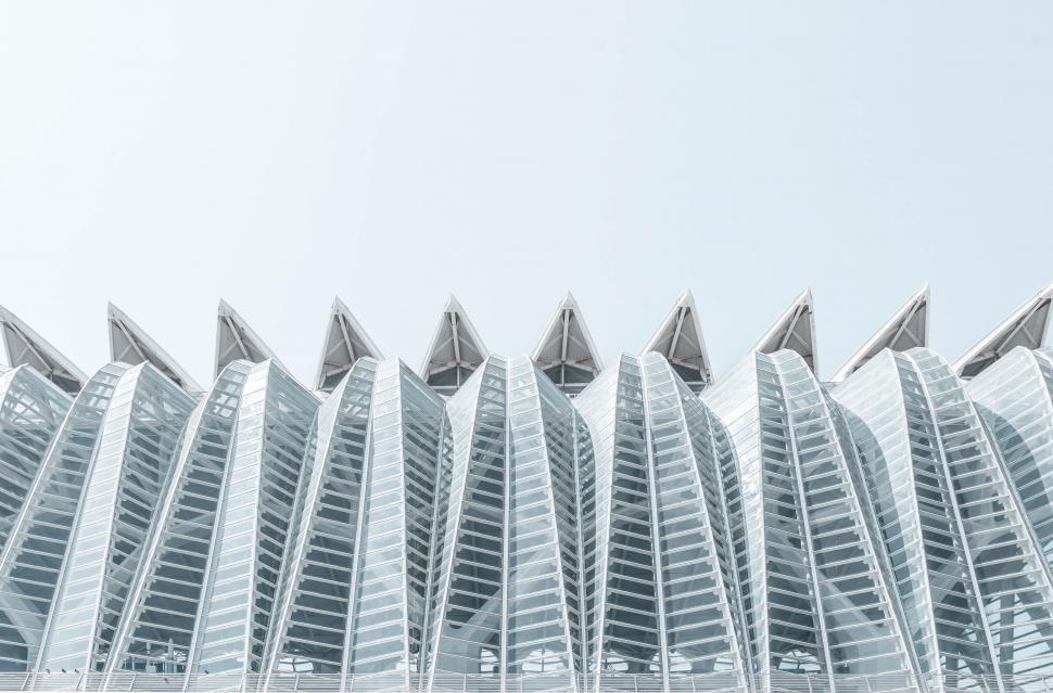 Free Image of Towering Skyscraper With Many Windows 