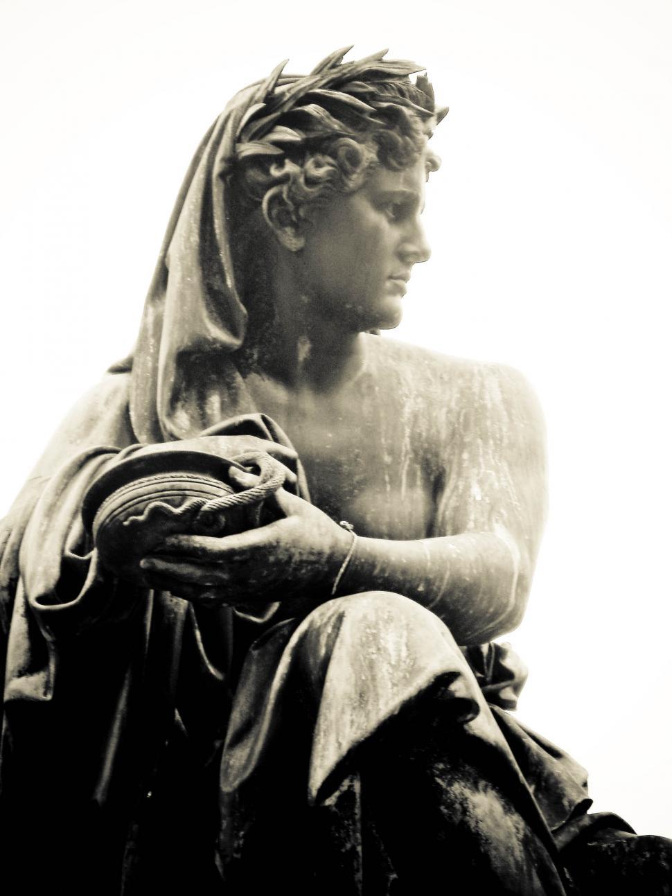 Free Image of statue of man 